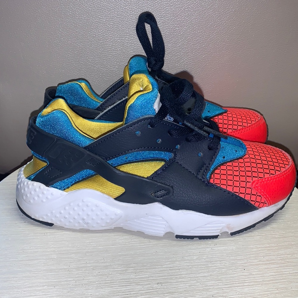 NIKE HUARACHE RUN ULTRA NOW
Kids – Bright Crimson/Obsidian-photo Blue